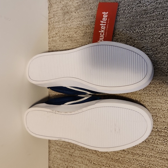 Bucketfeet Sea Creature Slip Ons NWT - Picture 2 of 2